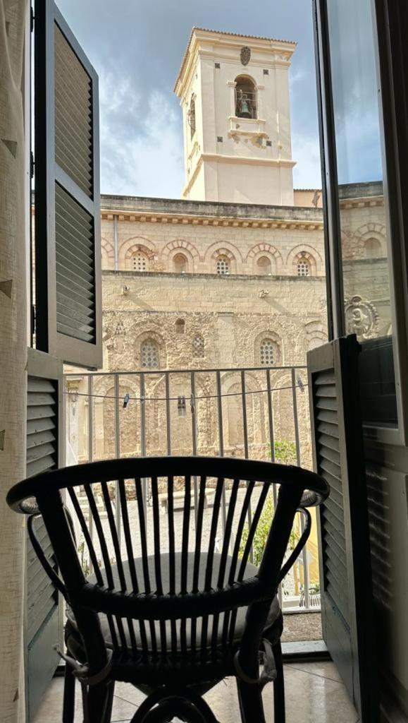 Palazzo Tranfo Al Duomo Accommodation Tropea Esterno foto