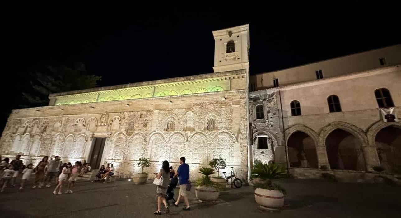 Palazzo Tranfo Al Duomo Accommodation Tropea Esterno foto