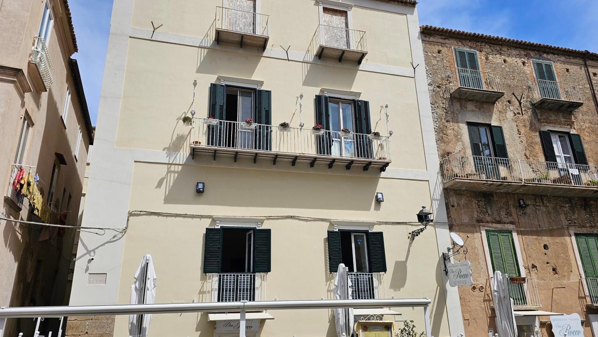 Palazzo Tranfo Al Duomo Accommodation Tropea Esterno foto
