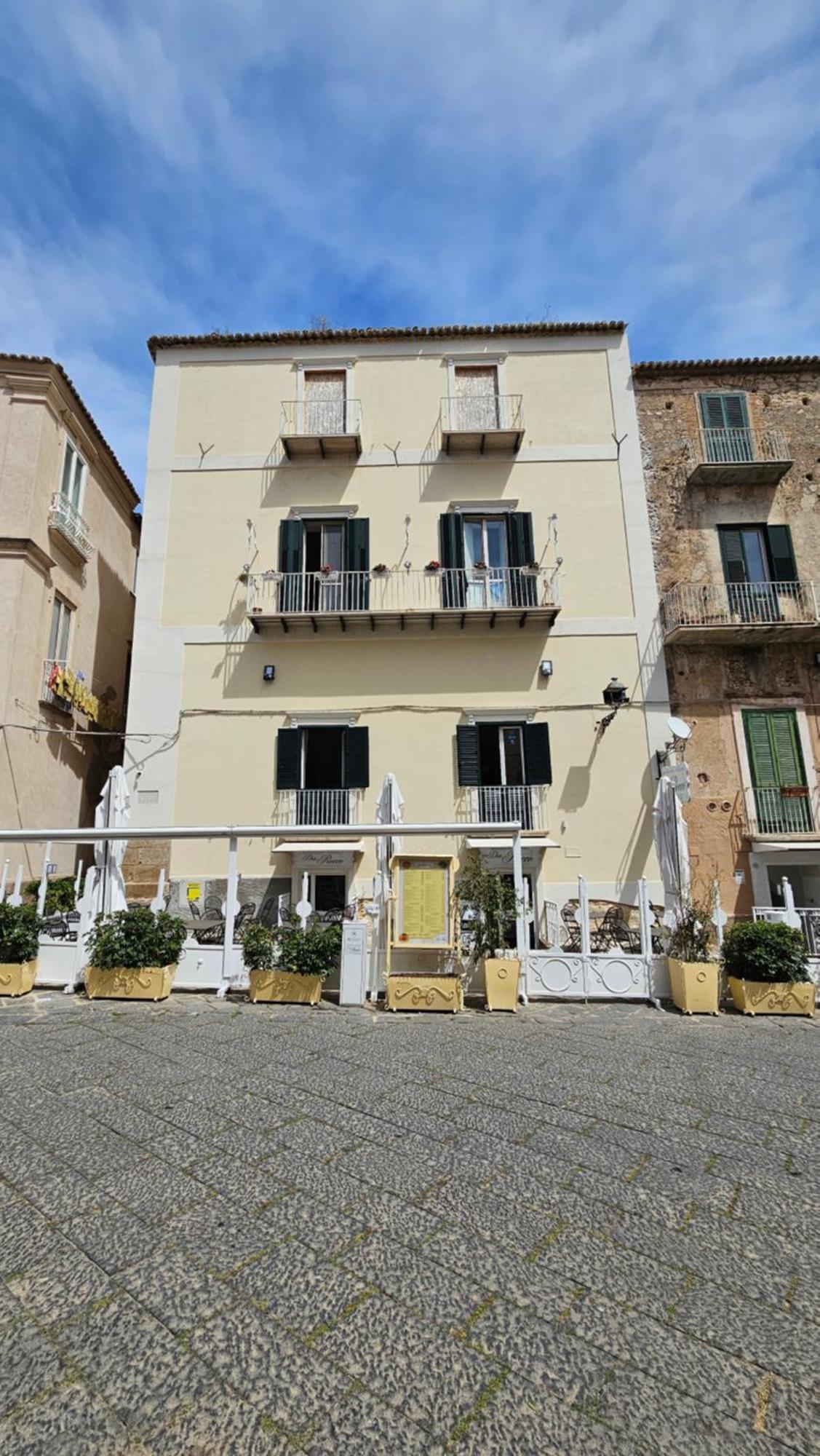 Palazzo Tranfo Al Duomo Accommodation Tropea Esterno foto