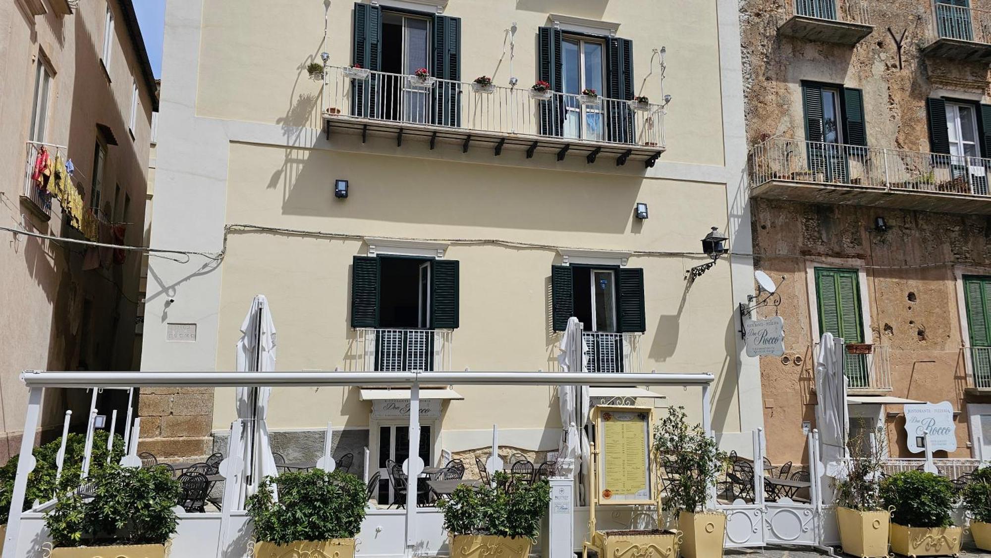 Palazzo Tranfo Al Duomo Accommodation Tropea Esterno foto