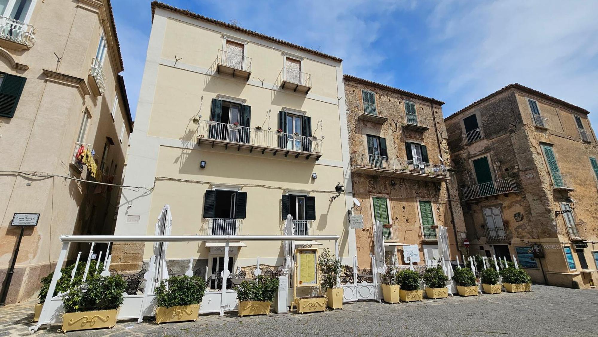 Palazzo Tranfo Al Duomo Accommodation Tropea Esterno foto