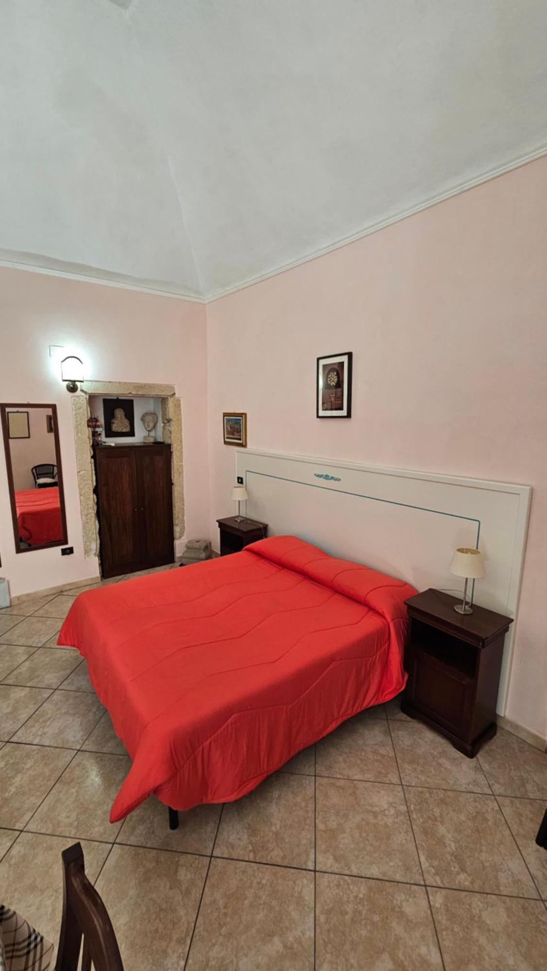 Palazzo Tranfo Al Duomo Accommodation Tropea Camera foto
