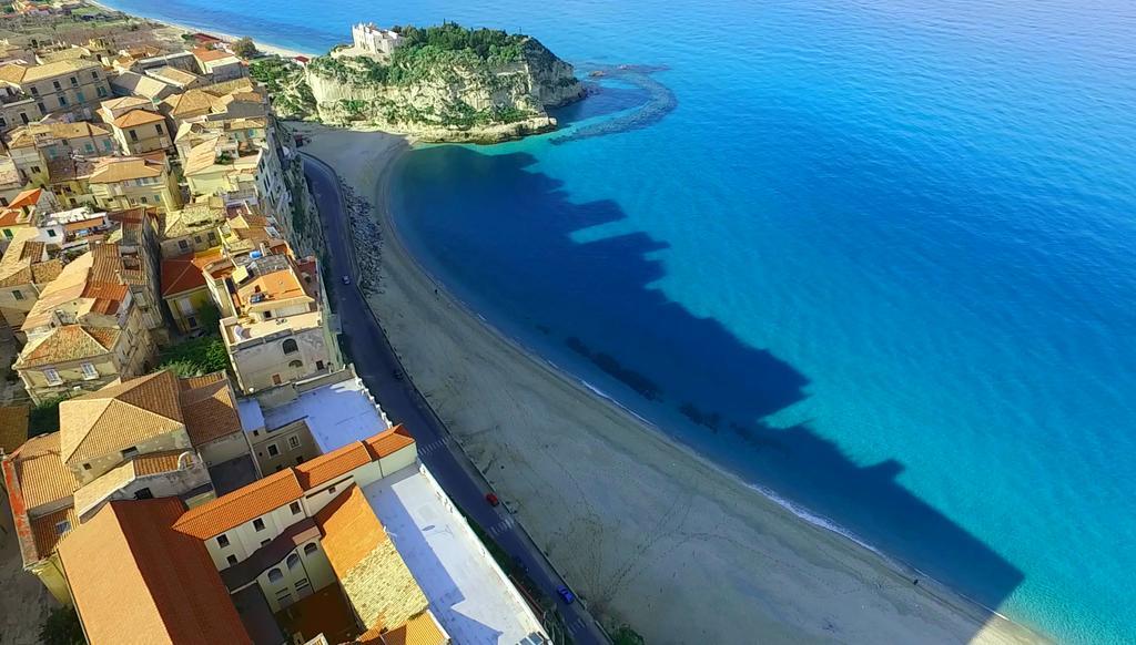 Palazzo Tranfo Al Duomo Accommodation Tropea Esterno foto