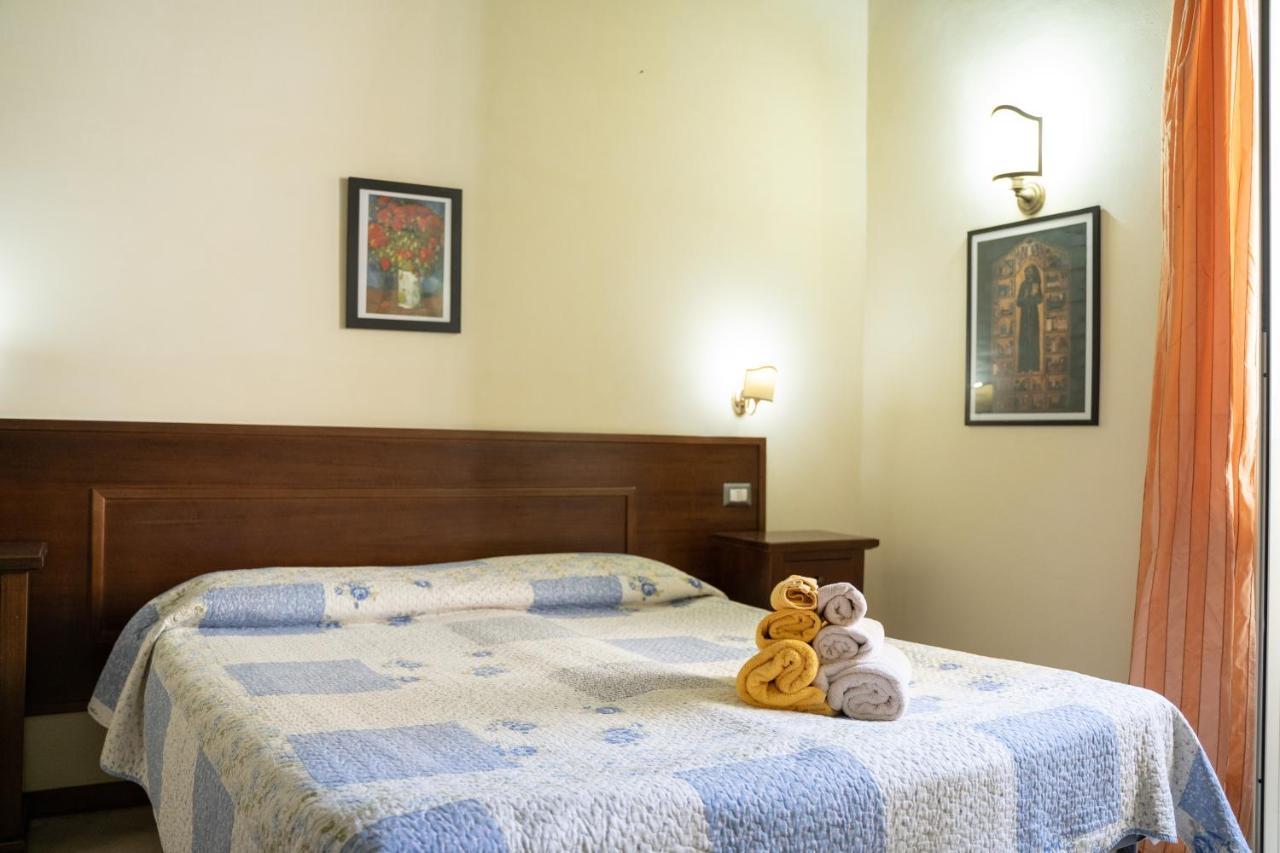 Palazzo Tranfo Al Duomo Accommodation Tropea Esterno foto