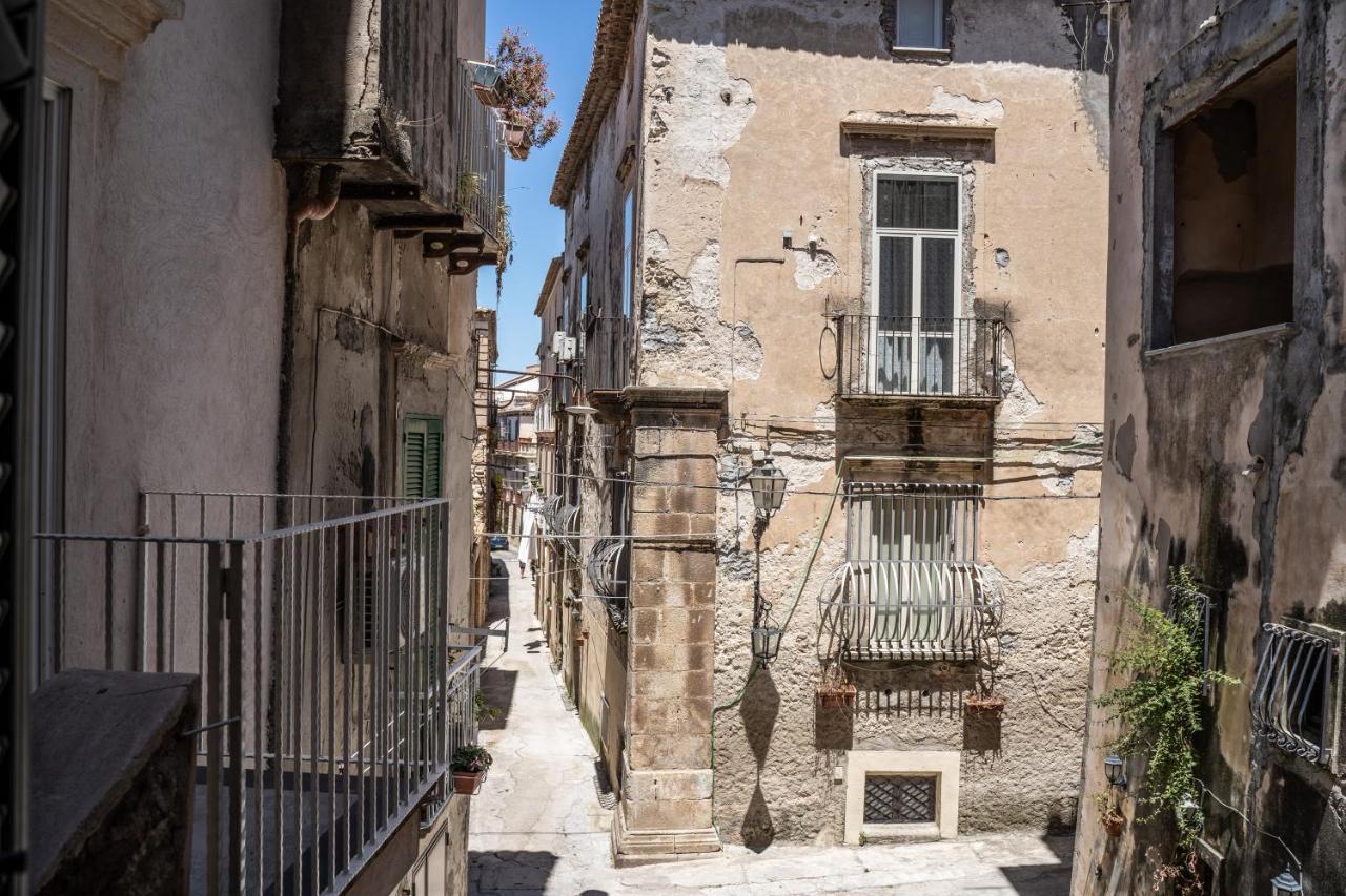 Palazzo Tranfo Al Duomo Accommodation Tropea Esterno foto