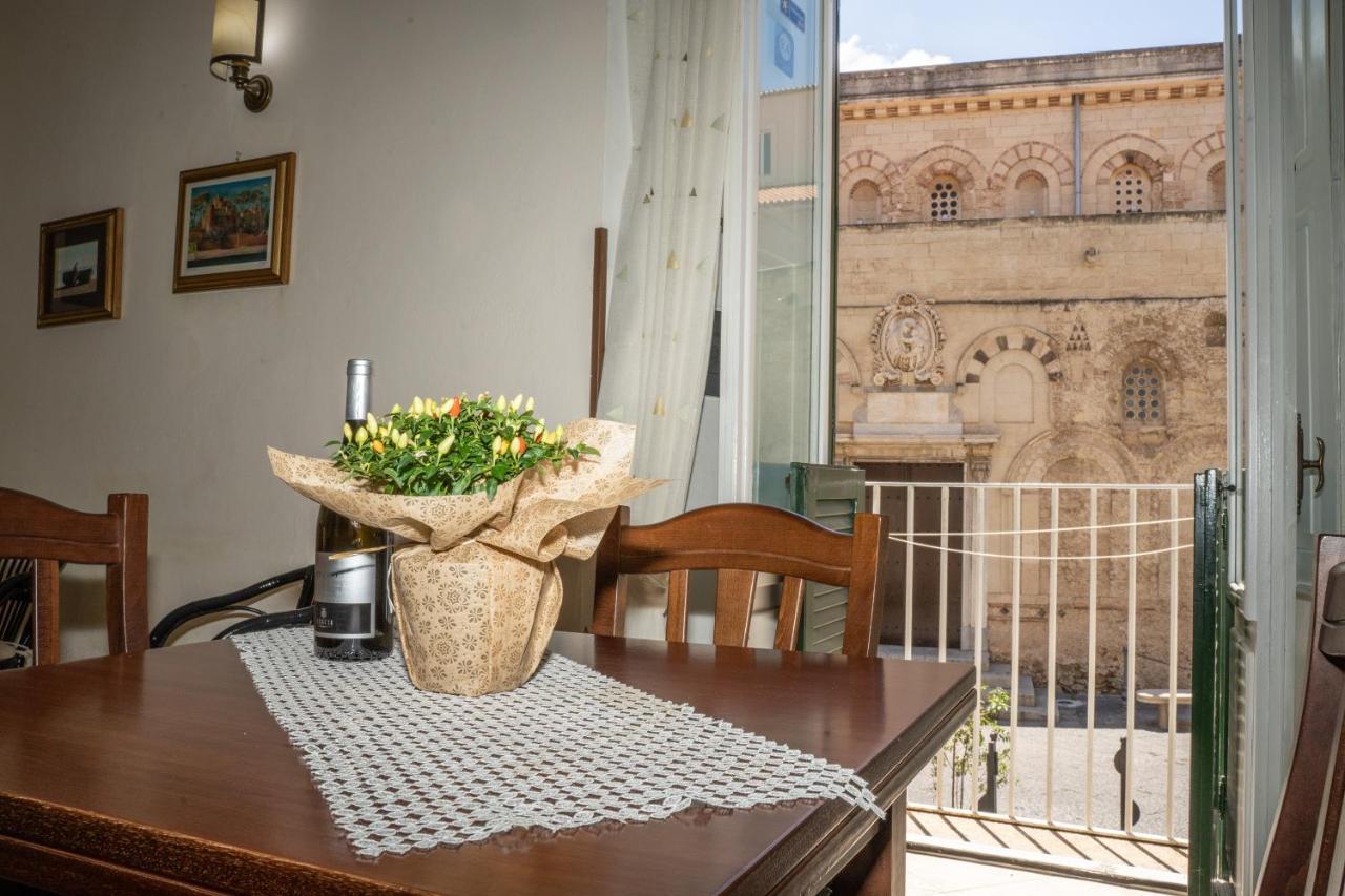 Palazzo Tranfo Al Duomo Accommodation Tropea Esterno foto